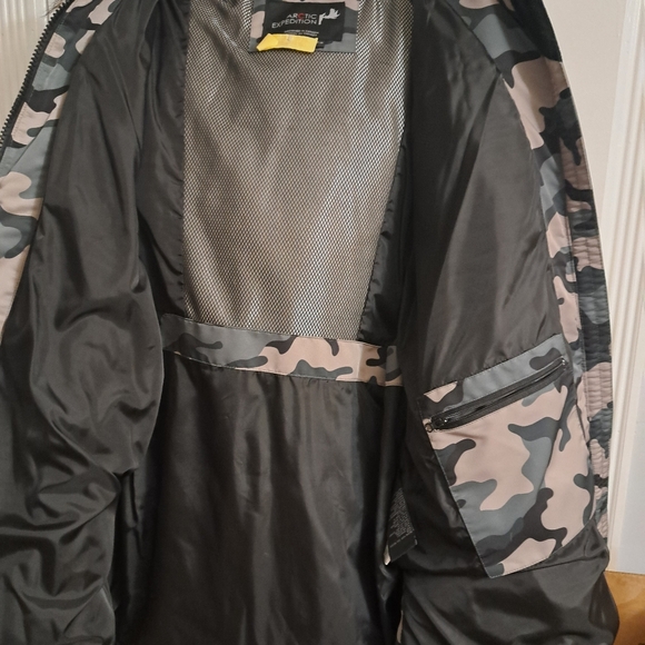 Pre owned Artic Expedition ladies size L coat. Camo - Picture 3 of 8